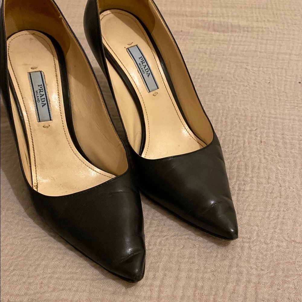 Prada Classic Black Pointed Heels. Made in Italy . Size 37 1/2 - Picture 2 of 9